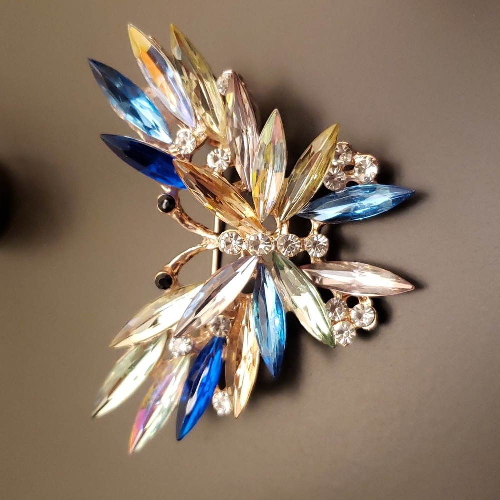 Rhinestone Butterfly Brooch pin - Picture 6 of 6